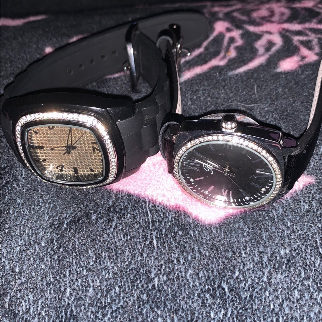 2 Quartz Watches